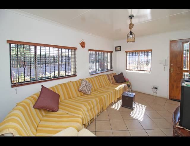 3 BEDROOM HOUSE FOR SALE IN CROSBY